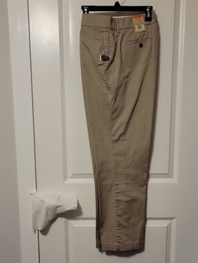 Khakis & Co. Women's Classic Khaki, Size 16. NWT. Khaki Slacks.